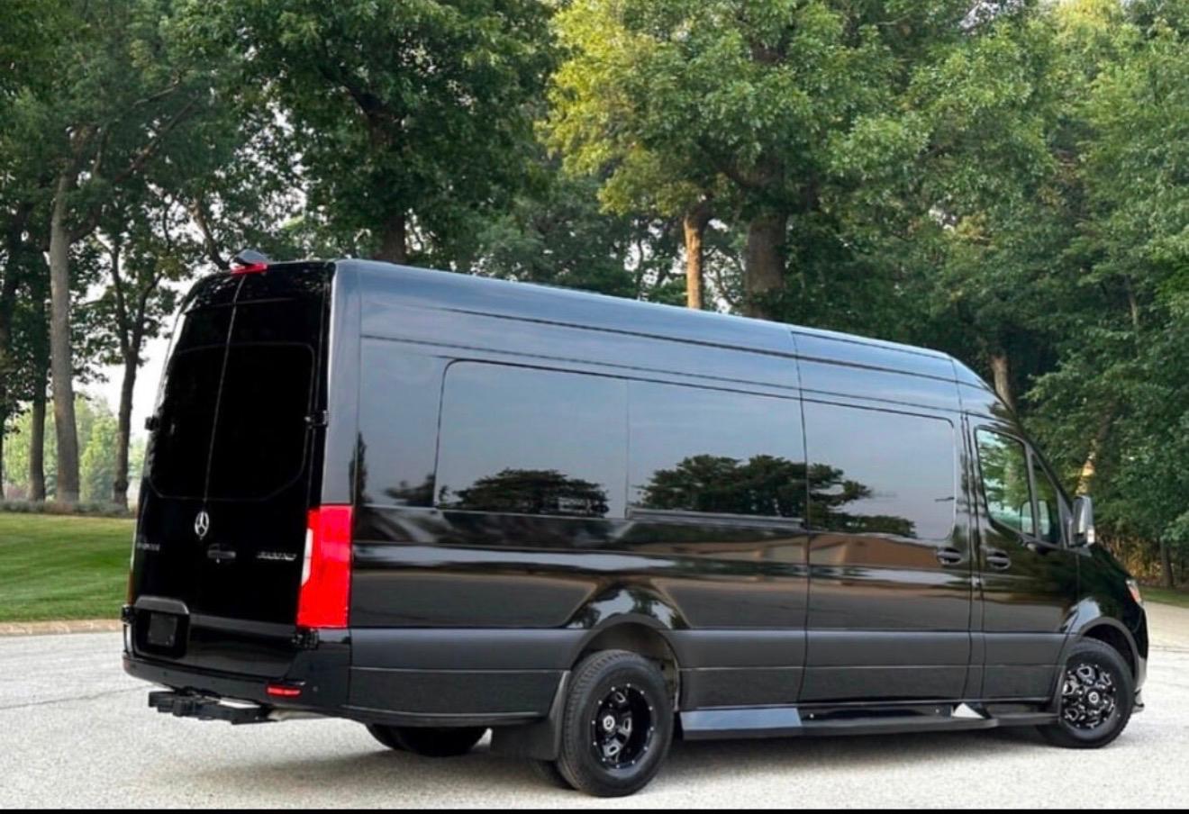 Mecedes Benzs Executive Sprinter